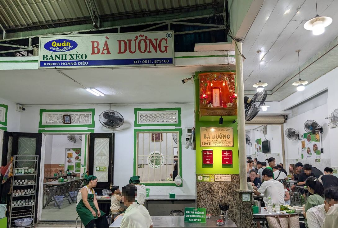 バインセオ バーユンの店内