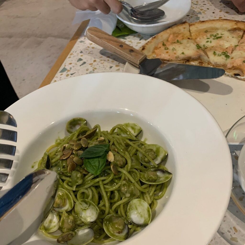 フォーピースの料理