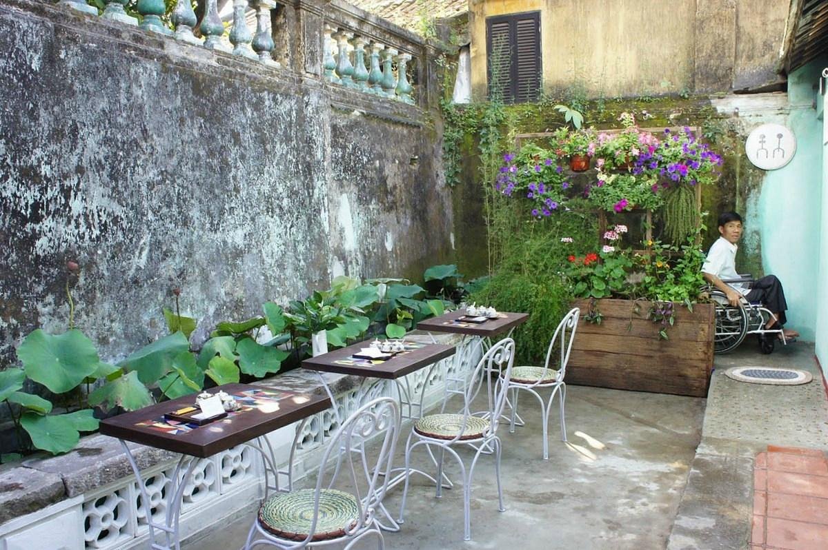 リーチング アウト ティーハウス