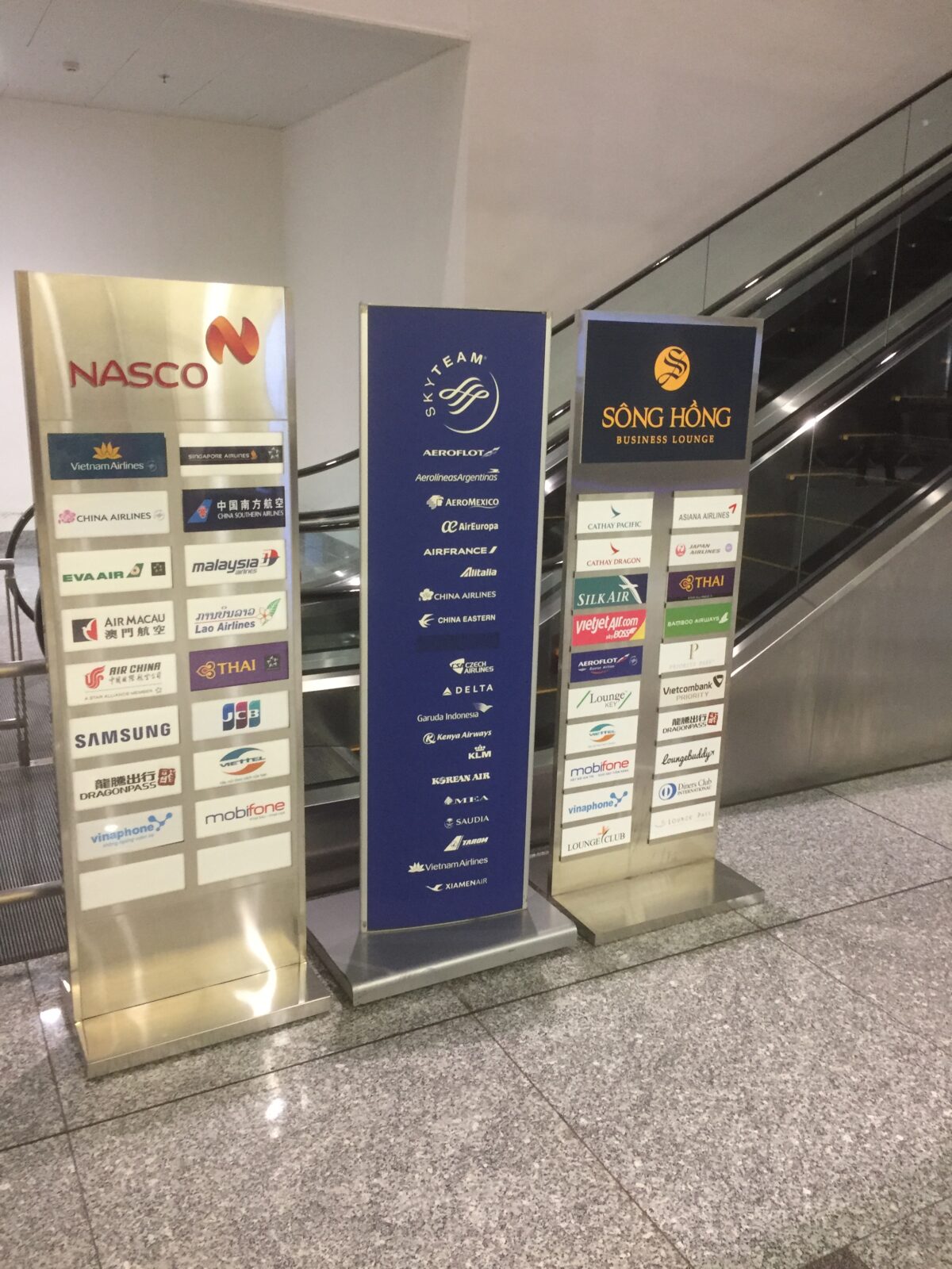 ソンホン ビジネス ラウンジのエスカレーター