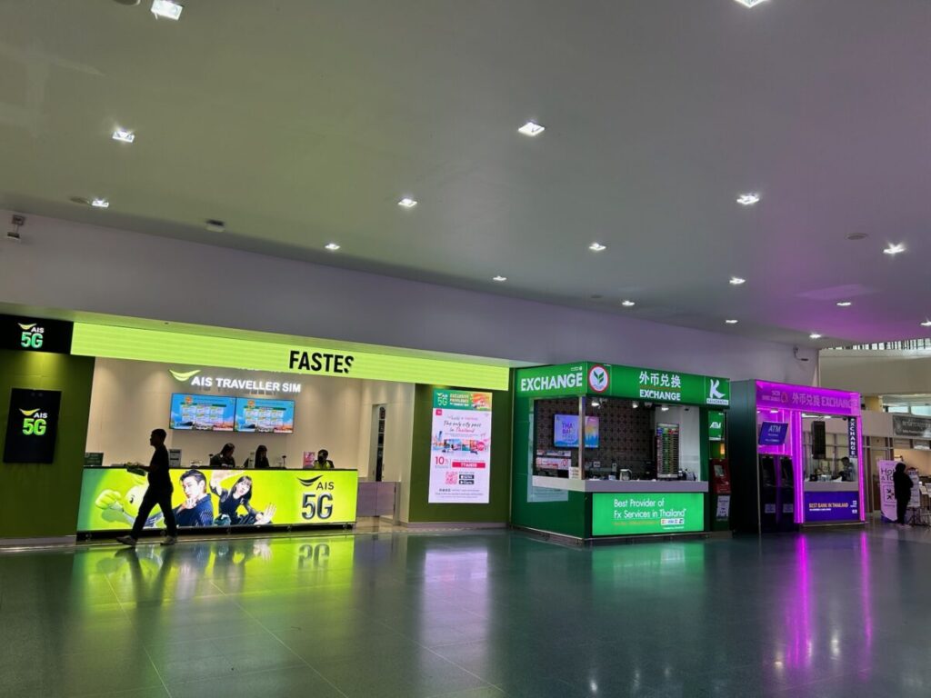 プーケット国際空港のSIMカード購入カウンター