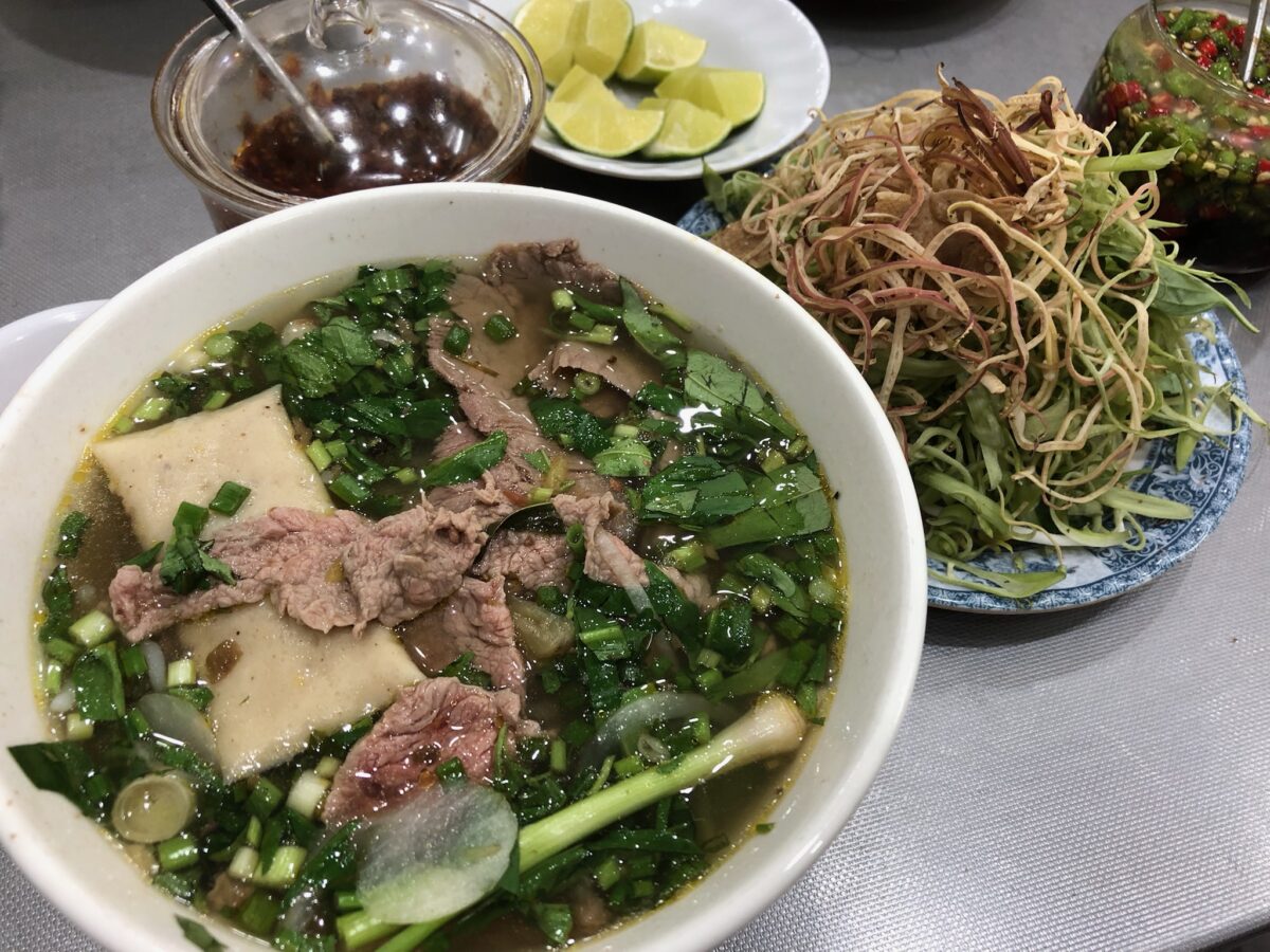 クアン・ブンボーフエ・ブイティスアンの料理