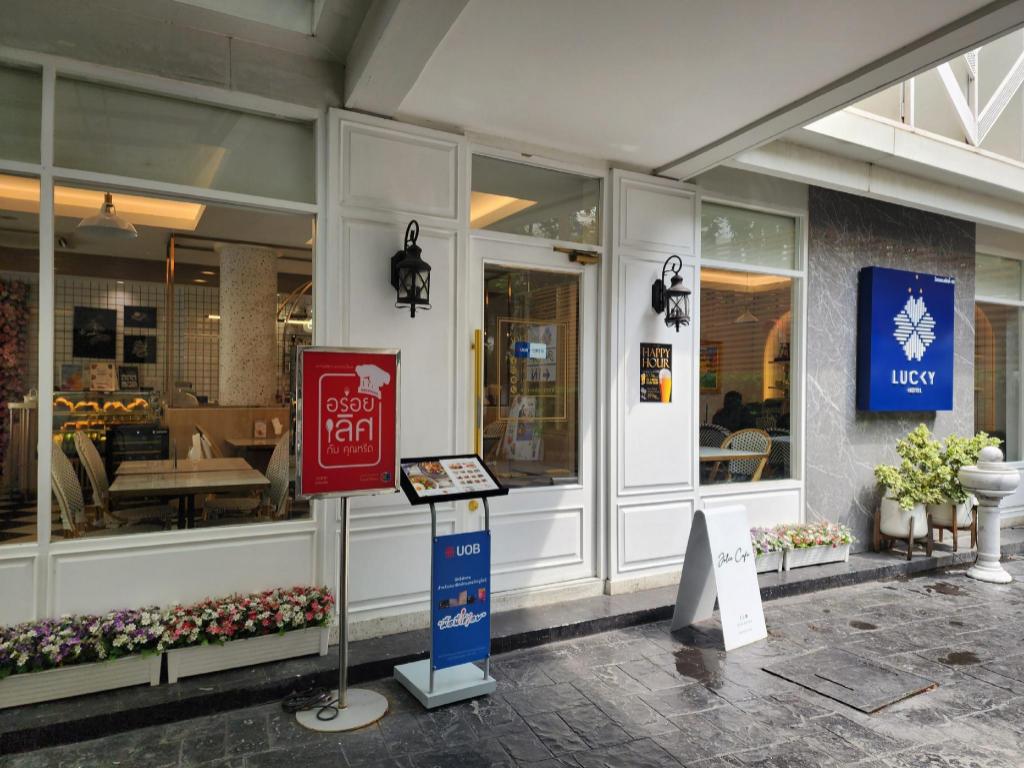 ラッキー ホテル バンコク スクンビット 26の玄関