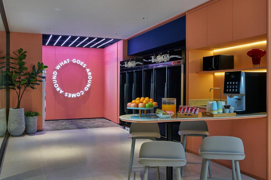 リヴァ バイブ ホテル バンコクのレストラン