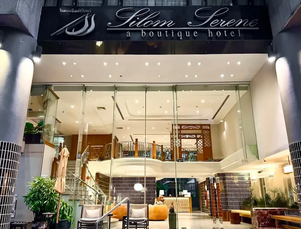 シーロム セリーン ホテルの外観