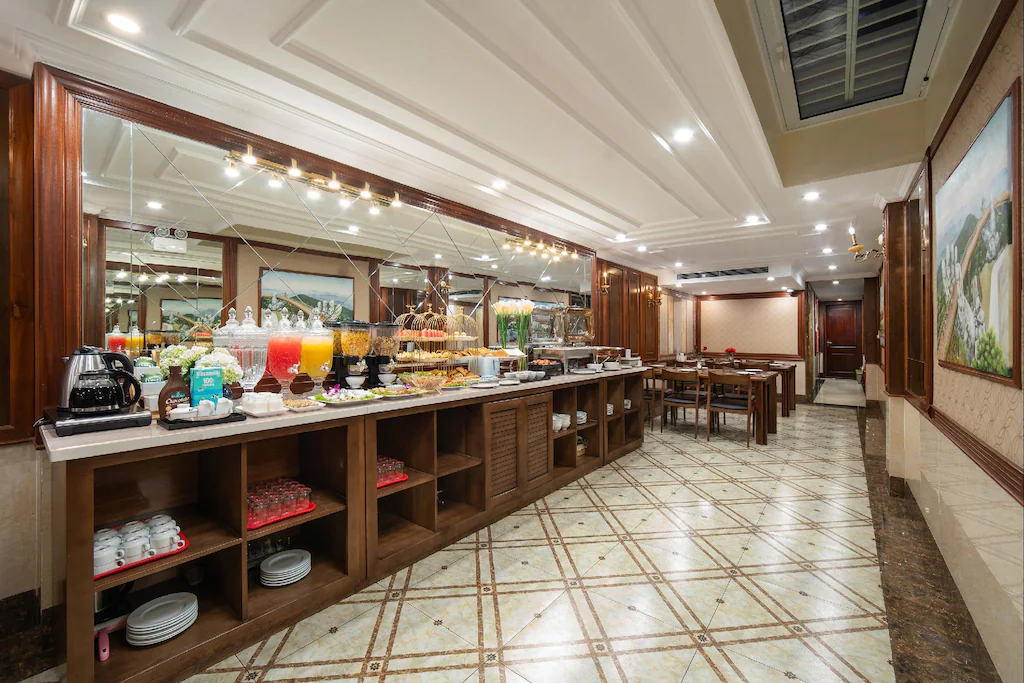 ザウエストホテルのレストラン