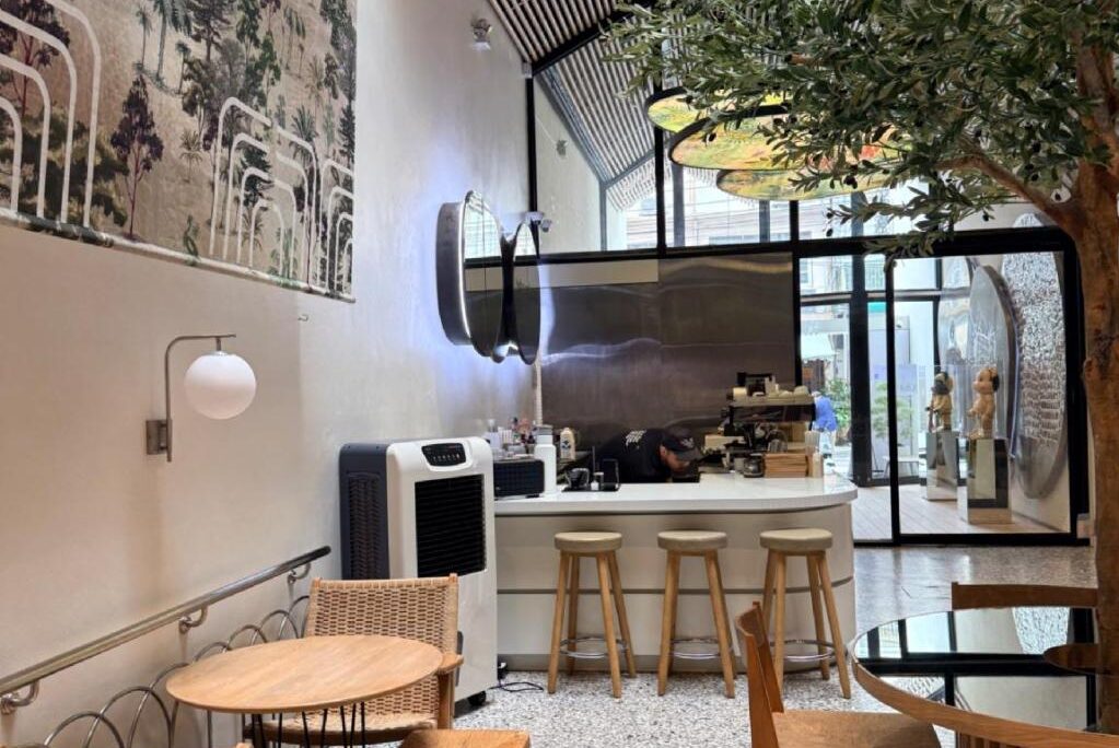 ダブル B ホステルの併設カフェ