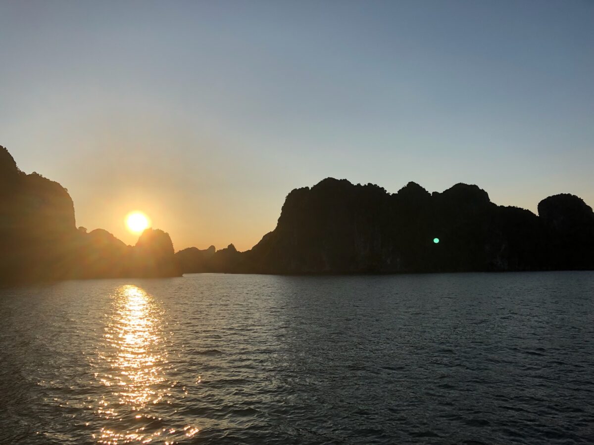 ハロン湾ツアーのサンセット