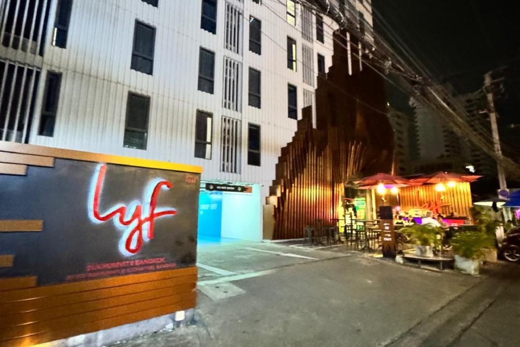 リーフ スクンビット 8 バンコク ホテルの外観