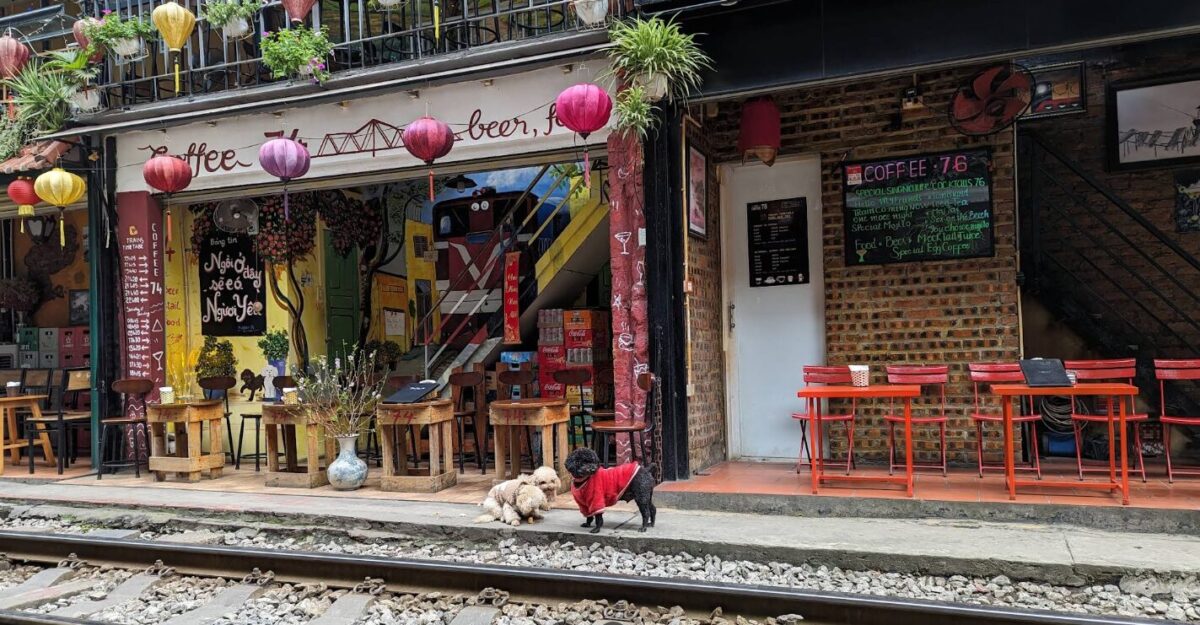 トレインストリートのカフェ外観