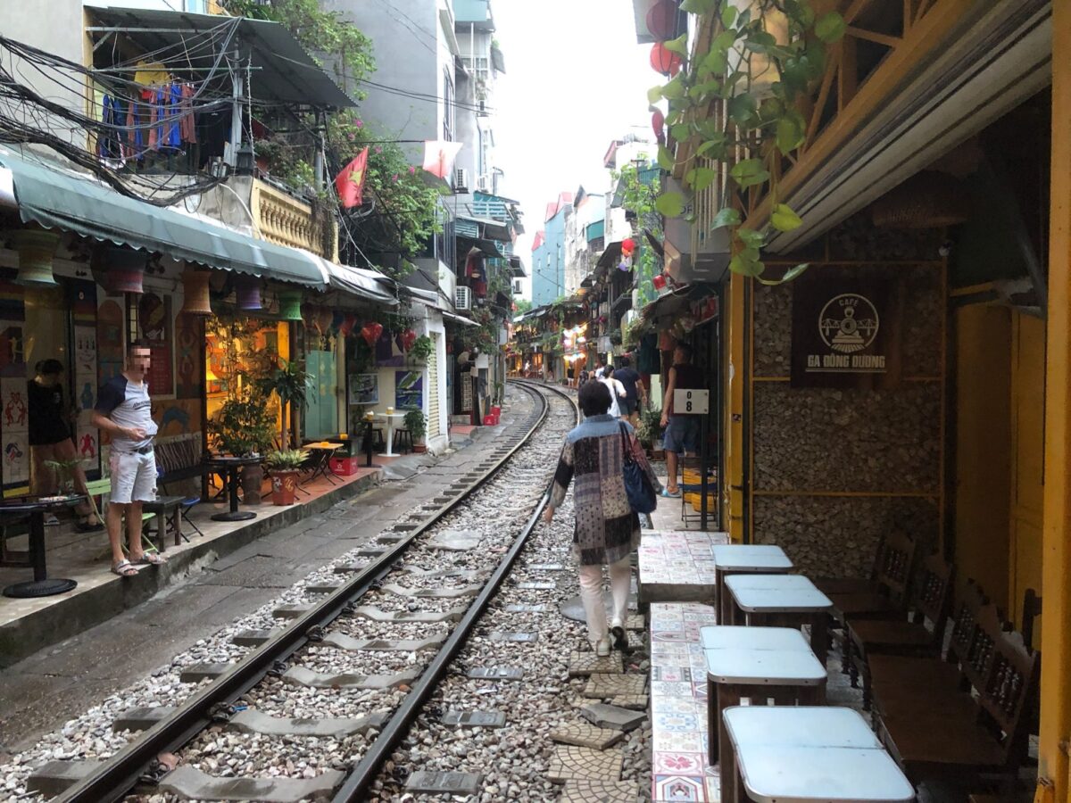 トレインストリートの昼