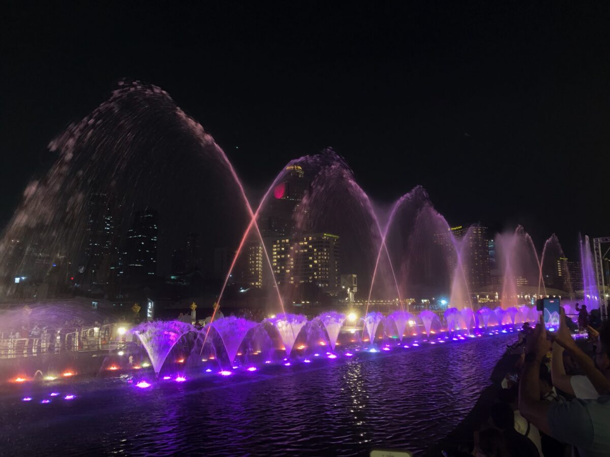 チャオプラヤ川クルーズの乗り場噴水