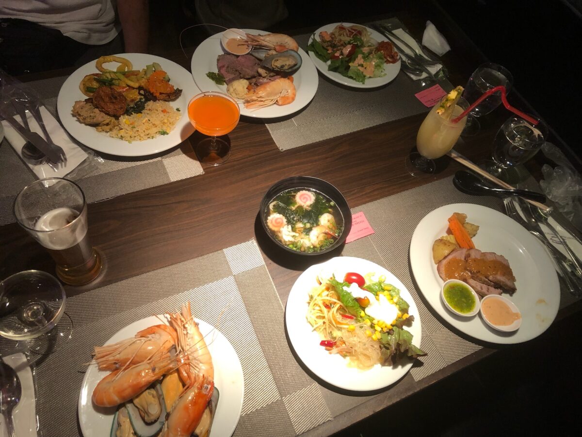 チャオプラヤ川クルーズの食事