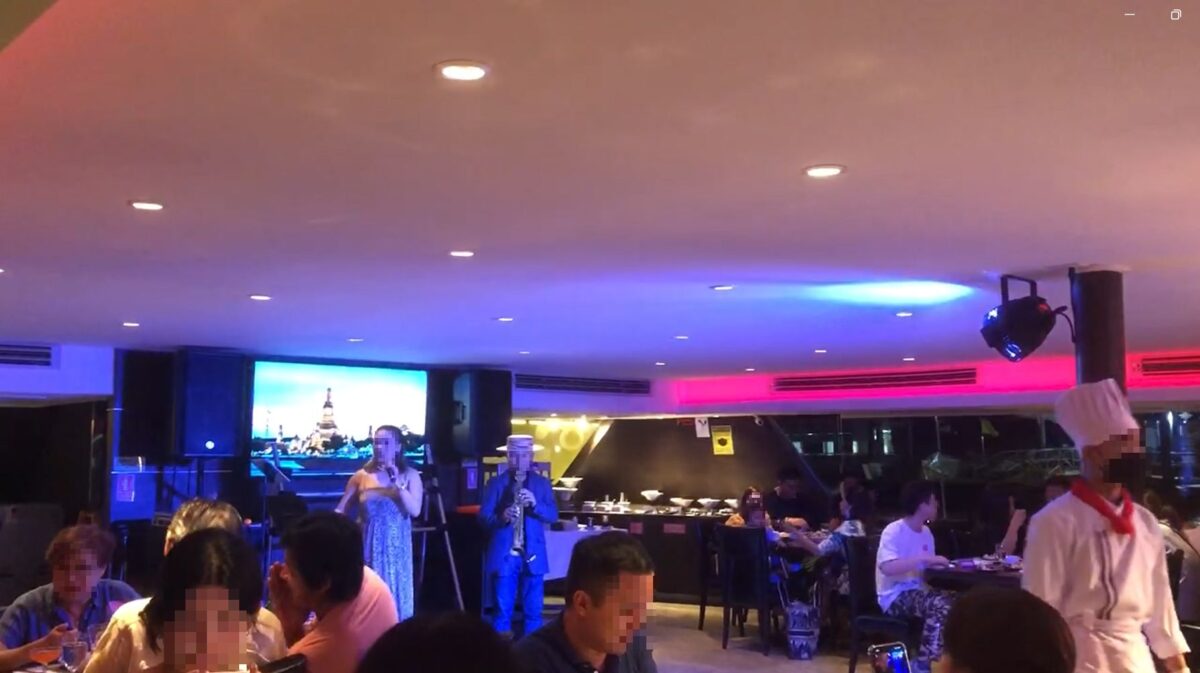チャオプラヤ川クルーズのライブ演奏